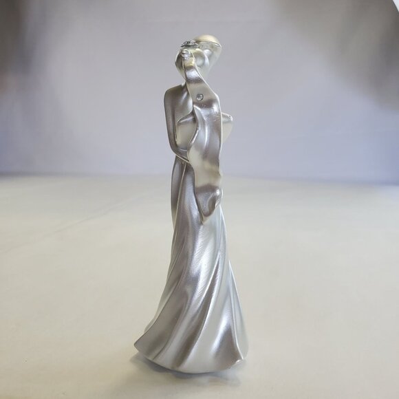 Wilton Wedding Cake Topper The First Kiss Bride Groom Pearl Off White - Picture 4 of 10